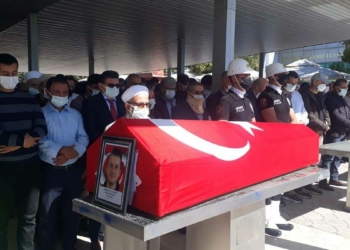 Kazada ölen polis memuru ve babası toprağa verildi