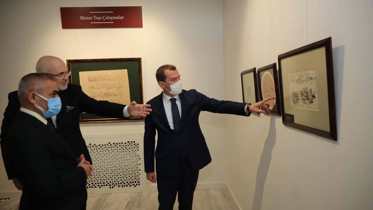 Kazlıçeşme Sanat'ta Hattat Özyazıcı Sergisi açıldı