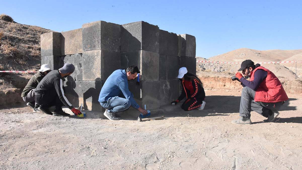 Kef Kalesi kazılarında Urartu izleri bulundu