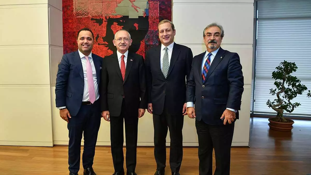 Kılıçdaroğlu, parti genel merkezinde galatasaray spor kulübü başkanı ve beraberindeki heyeti kabul etti