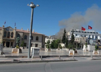 Kilis'te atık kağıt deposu yangın çıktı