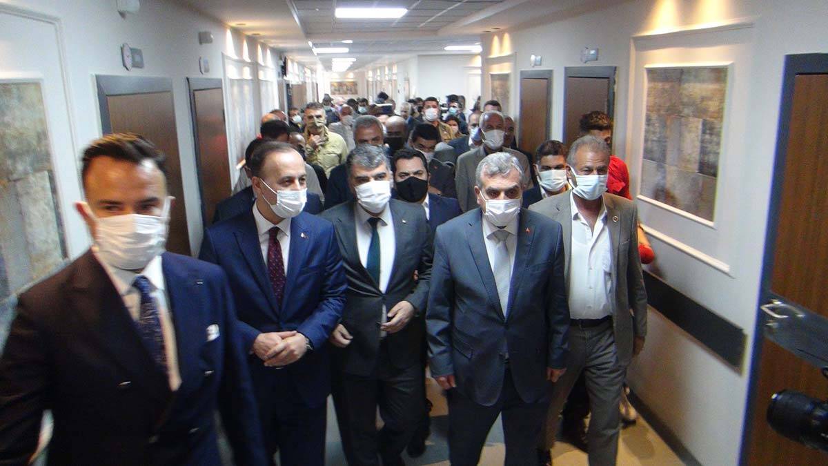 Kırmızı renkteki tek ilin valisi: Her şey söylendi