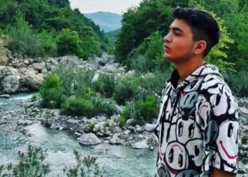 Konserde bıçaklanan Ozan hayatını kaybetti