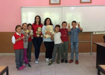 Köy öğretmenliği ile başladı; evin kızı oldu