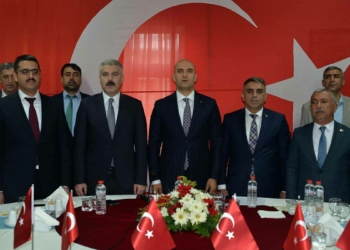MHP milletvekilleri Bingöl'de vatandaşı dinledi