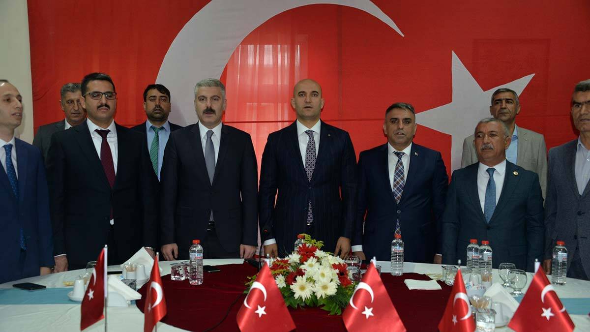 MHP milletvekilleri Bingöl'de vatandaşı dinledi