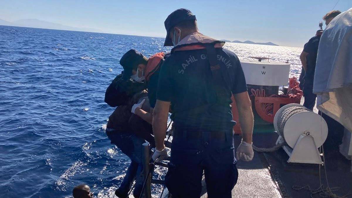 Marmaris'te 26 kaçak göçmen kurtarıldı