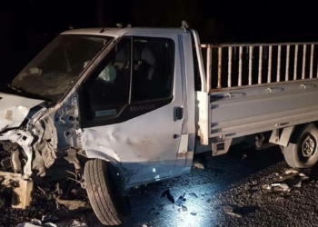 Minibüsle kamyonet çarpıştı: 1 ölü, 1 yaralı