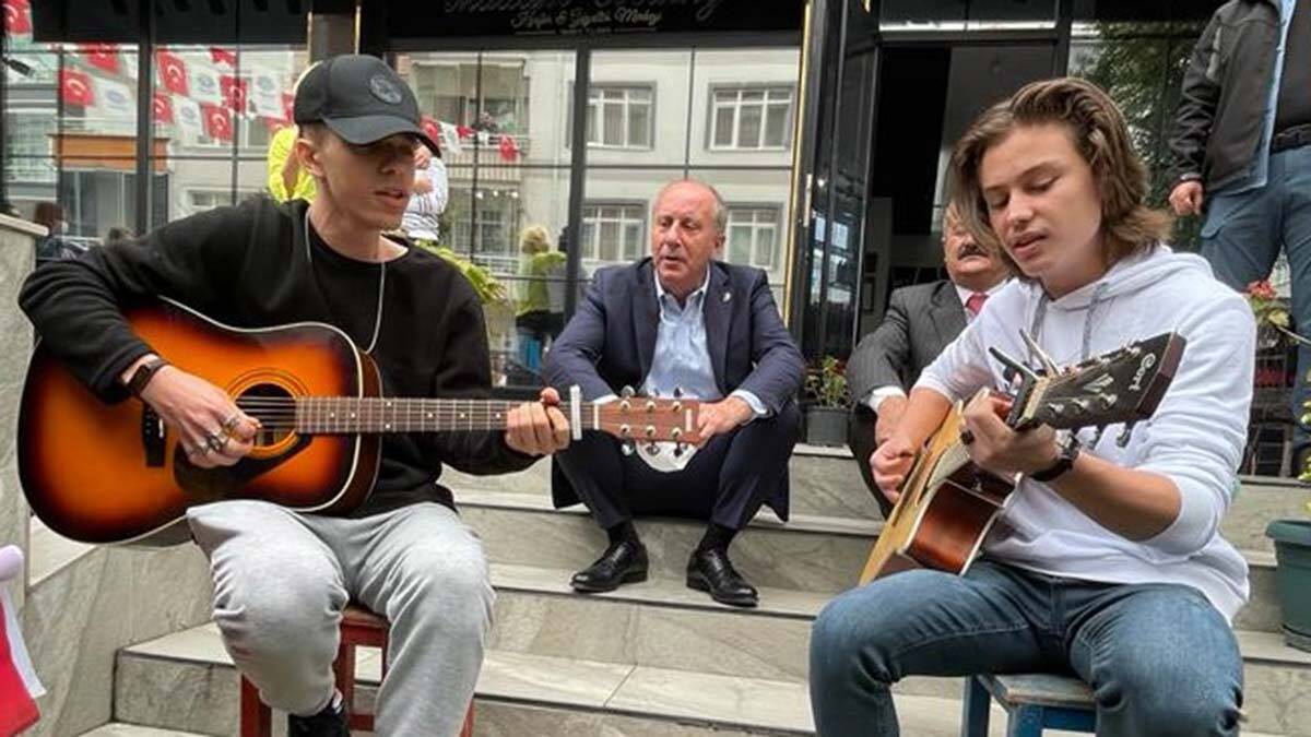 "Kaldırımda gitar çalan gençlere eşlik eden İnce, bir kahvehanede vatandaşlarla da okey oynadı."