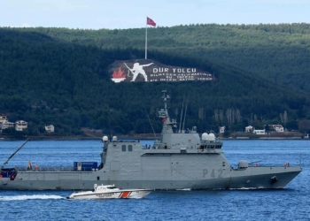 NATO savaş gemileri tatbikat için Çanakkale'de