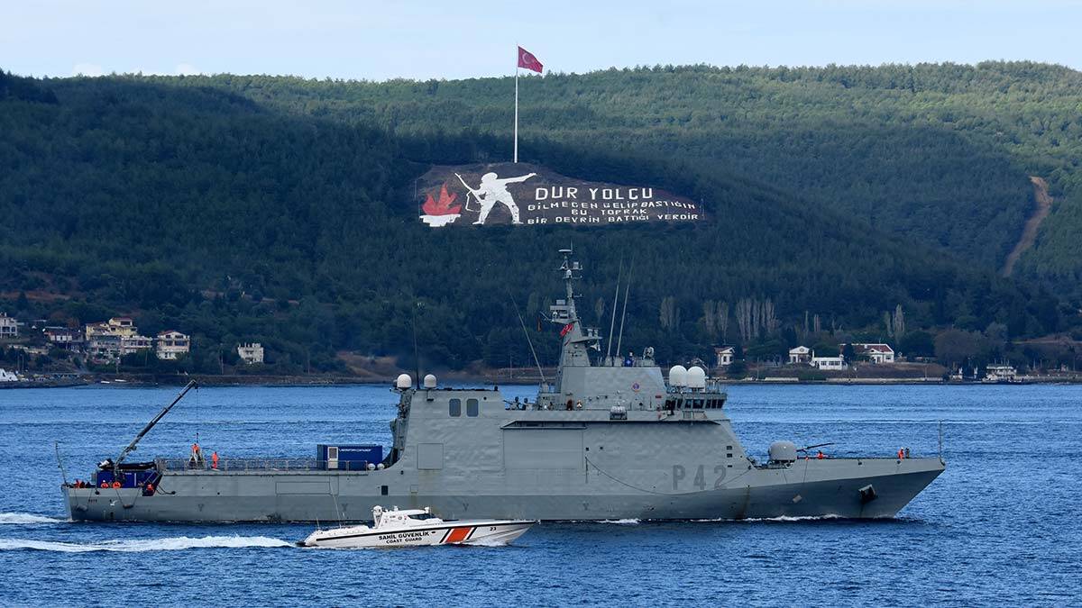 NATO savaş gemileri tatbikat için Çanakkale'de