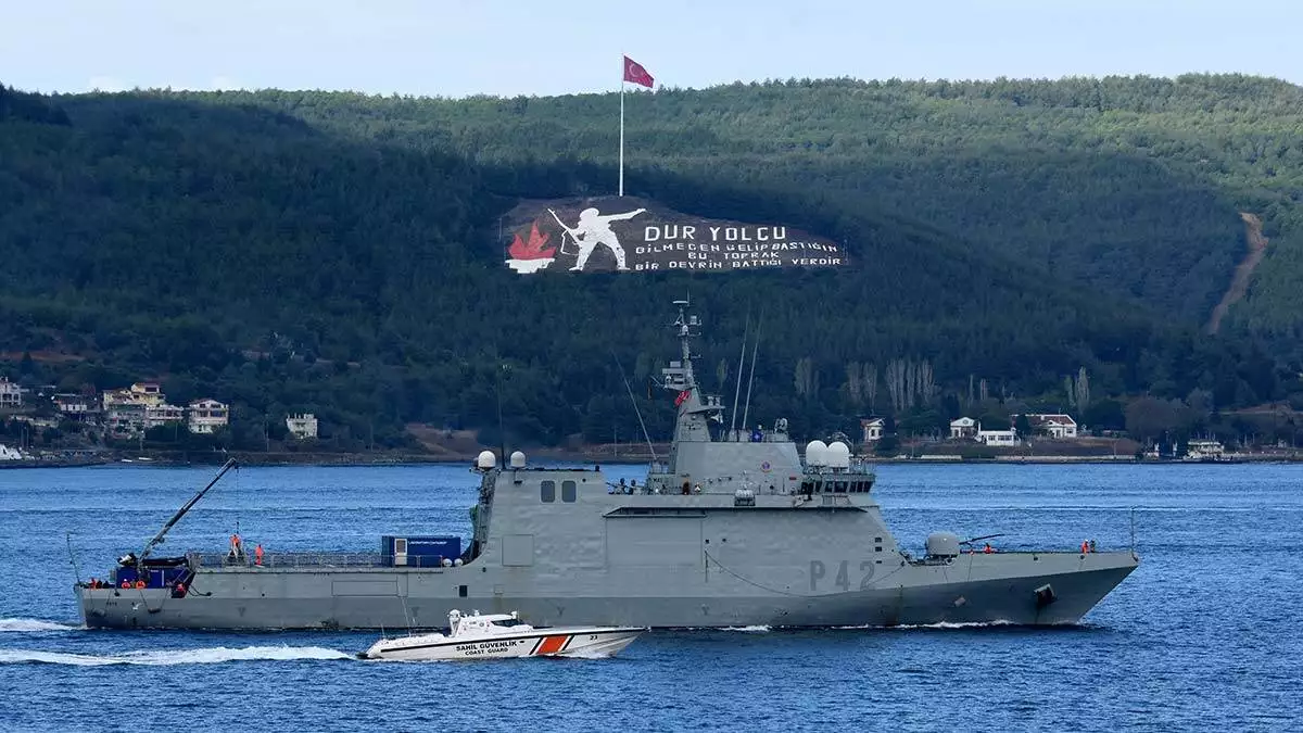 Nato savaş gemileri tatbikat için çanakkale'de