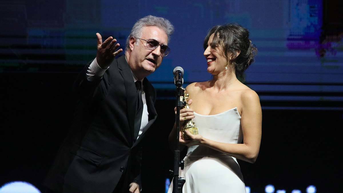 Nihal Yalçın'a oyuncu sevgilisinden destek