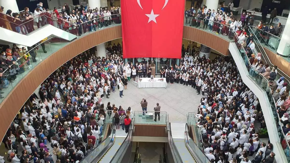 Törene ankara şehir hastanesi koordinatör başhekim opr. Dr. Aziz ahmet surel ile diğer sağlık çalışanları katıldı.