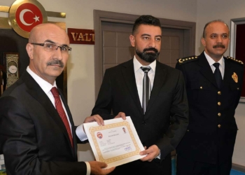 Ödüllendirilen polis 24 kilo 600 gram eroinle yakalandı