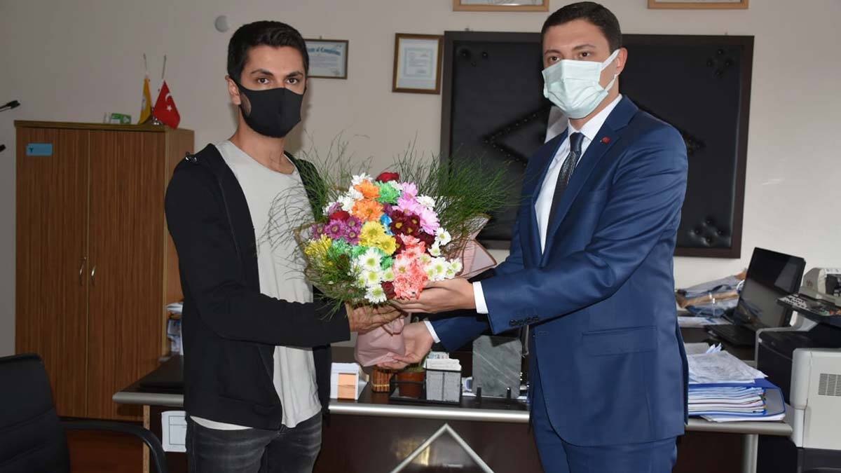 Öğretmeni kovan kaymakam özür diledi