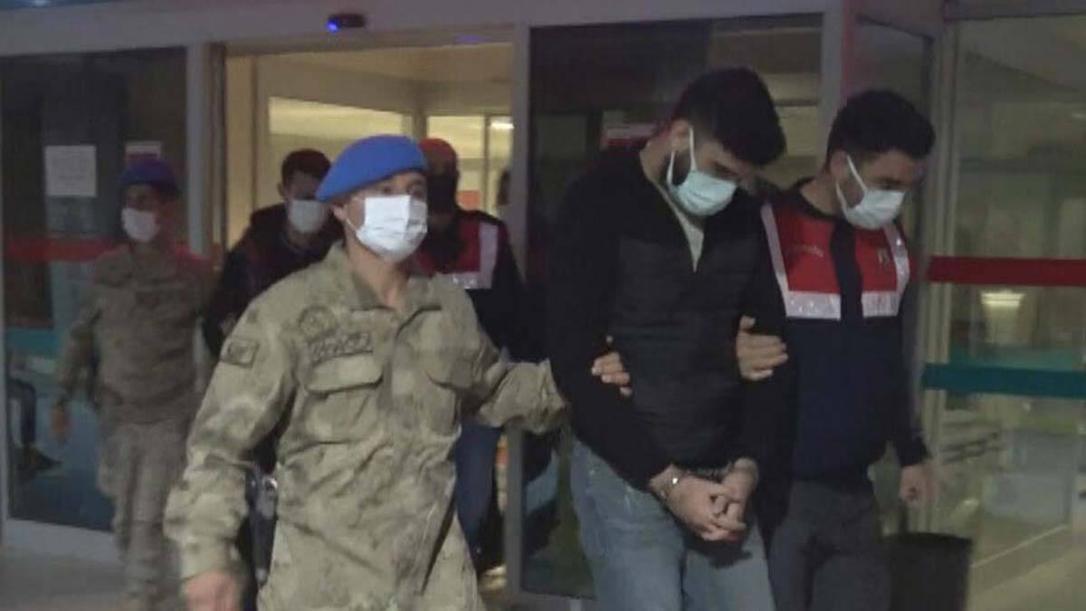 3 şüpheli, örgütün, askeri lise sınavlarından önce soruları kendilerine verdiklerini, bu sayede derece yaptıklarını söyledi