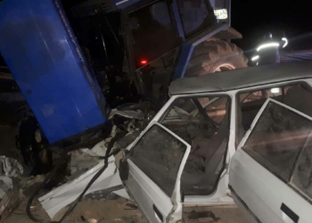 Otomobil ile traktör çarpıştı: 1 ölü 1 yaralı