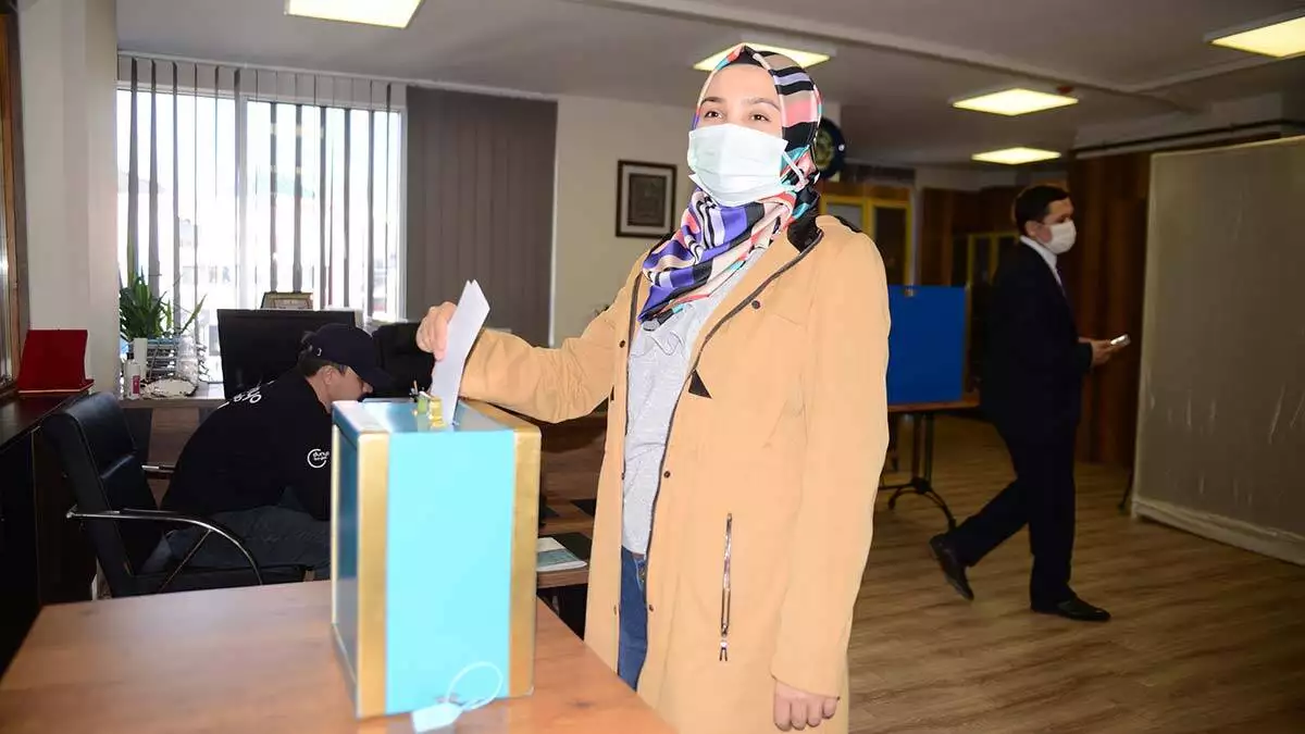 Özbekistan vatandaşları bursa'da oy kullandı