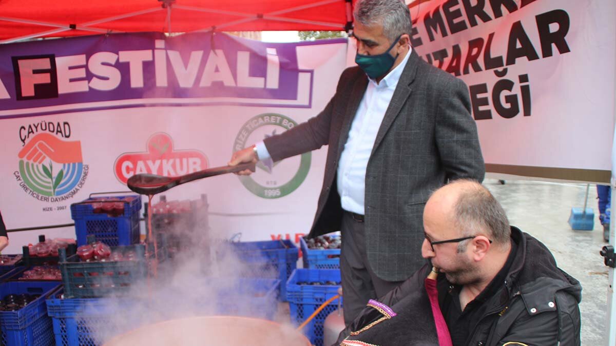 "Yöremize ait olan kokulu üzümü kullanarak, coğrafi işaret tescilli pepeçuramızı yaptık"