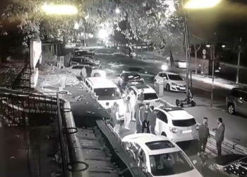 Restoranın önünde bekleyenlere silahlı saldırı: 1 ölü