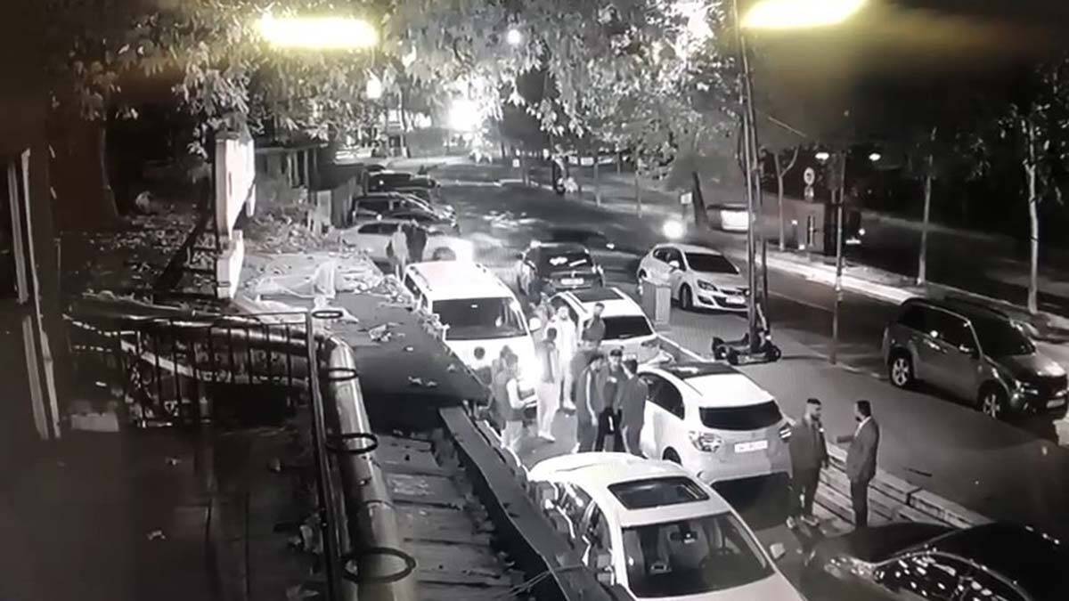 Restoranın önünde bekleyenlere silahlı saldırı: 1 ölü