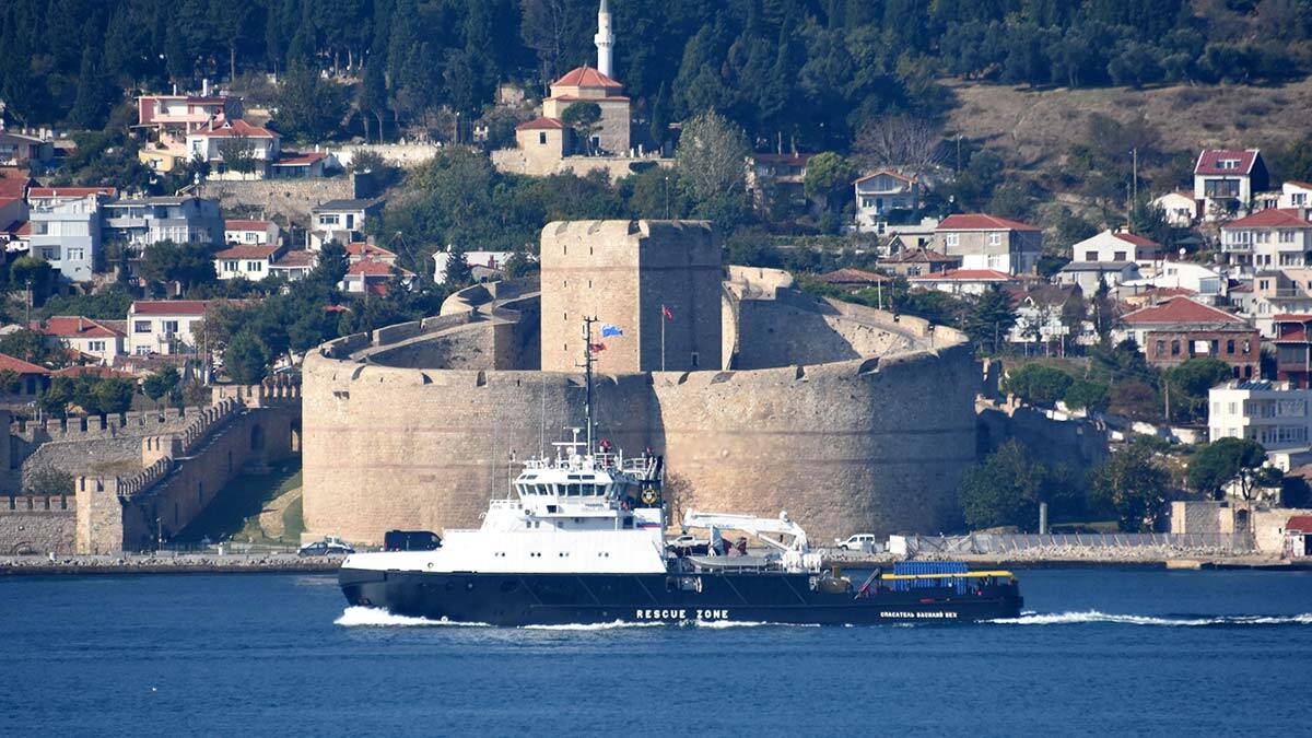 Rus askeri römorkörü Çanakkale Boğazı'ndan geçti