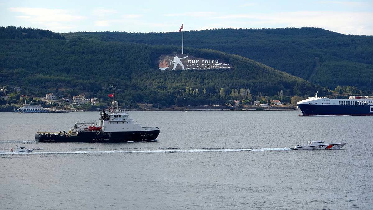 Rus askeri römorkörü Marmara Denizi'ne yol aldı