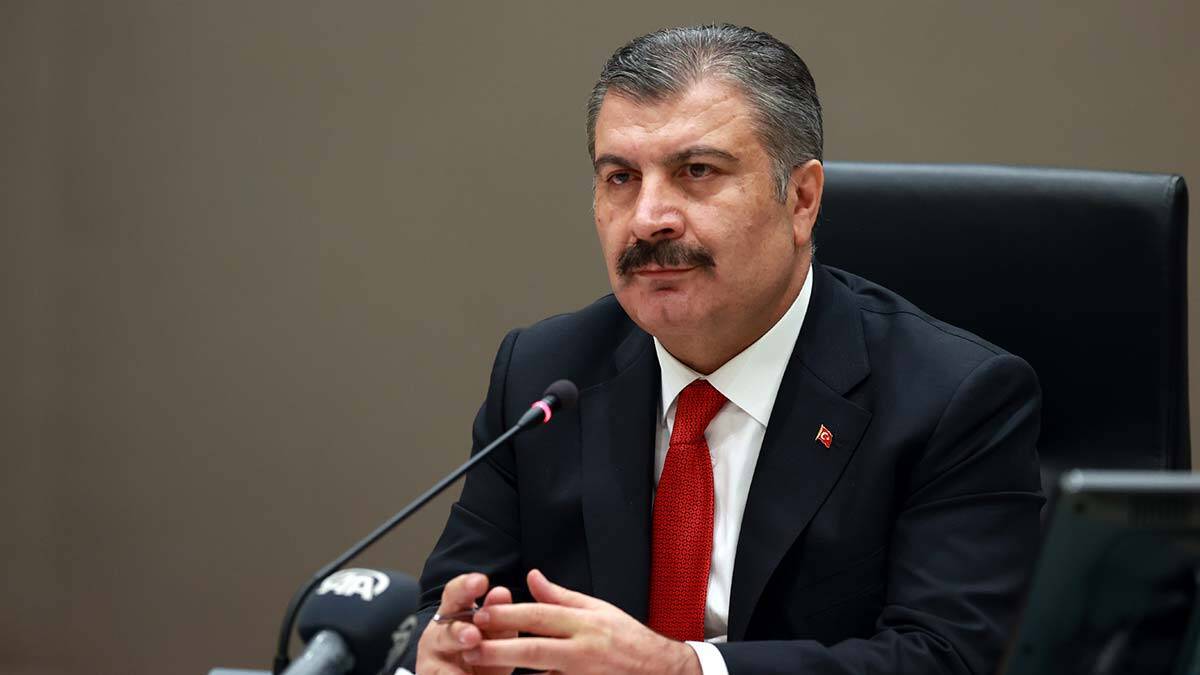 Sağlık Bakanı'ndan gençlere aşı uyarısı