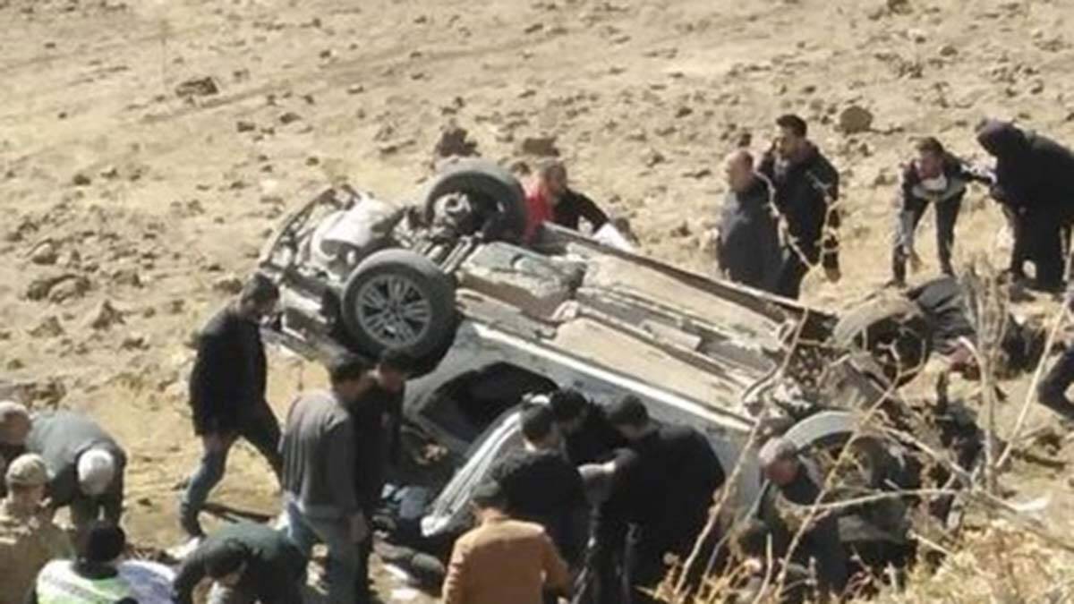 Şarampole devrilen otomobilde 4 kişi yaşamını yitirdi