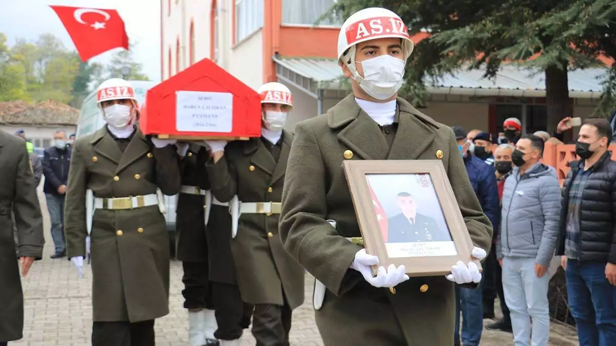 "beni merak etmeyin zaten 1 ay sonra izne geleceğim" 