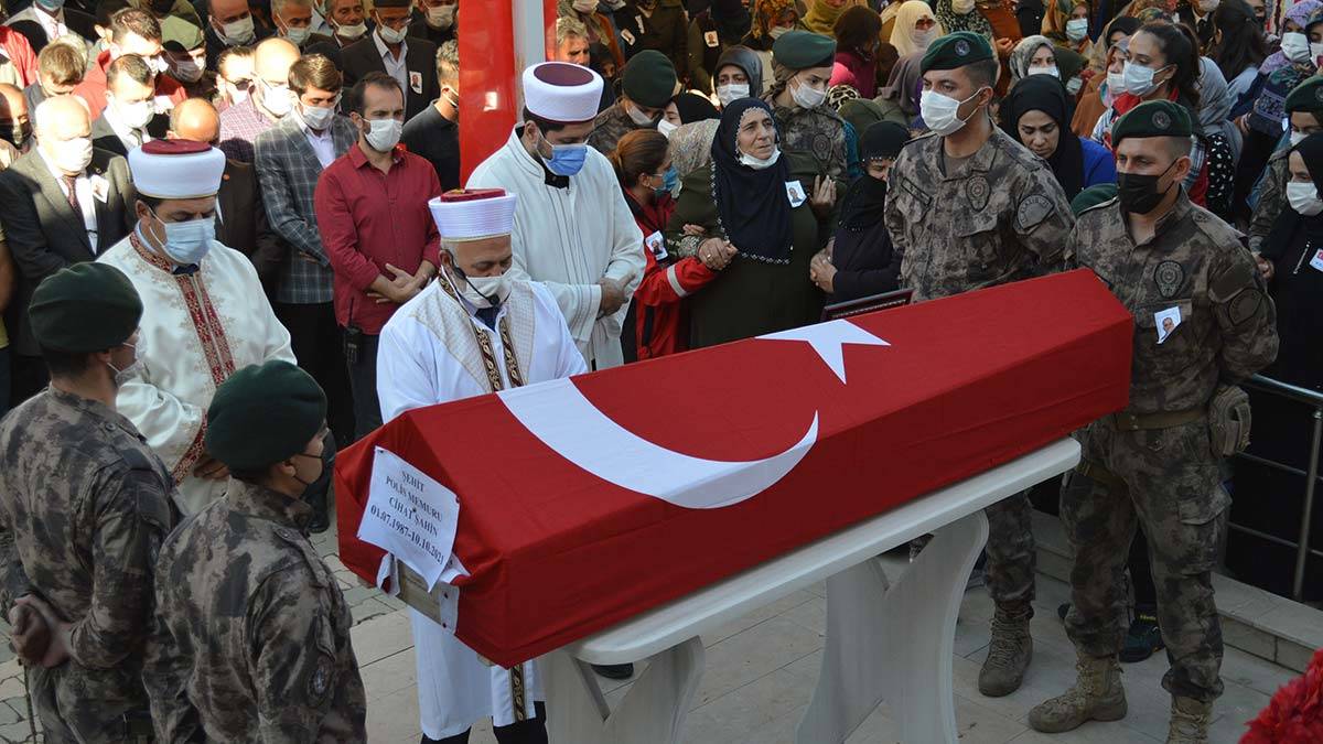 Şehit özel harekat polisi Elazığ'da toprağa verildi