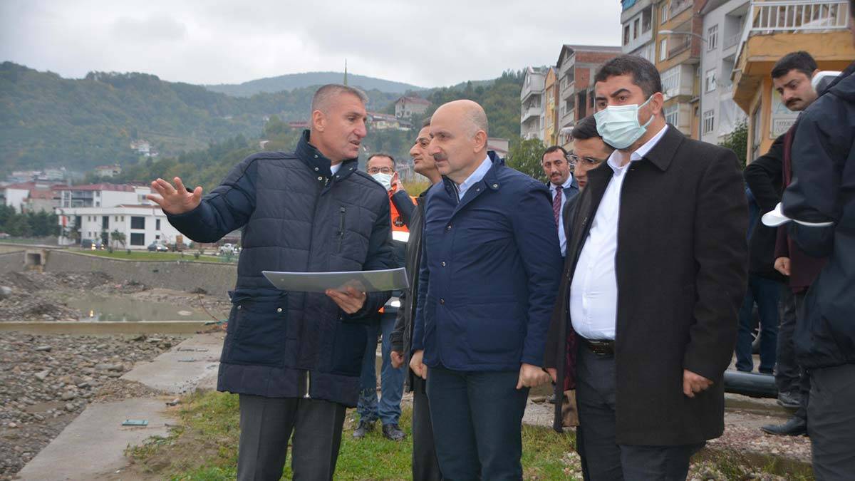 " İnşallah, yollarımızı da kısa bir süre içerisinde çok daha rahat, geniş ve kaliteli bir şekilde yapıp bitireceğiz "