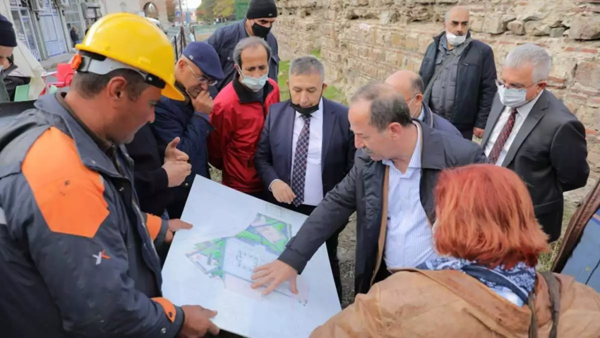 Selimiye'de lahit ve tarihi yapılar bulundu