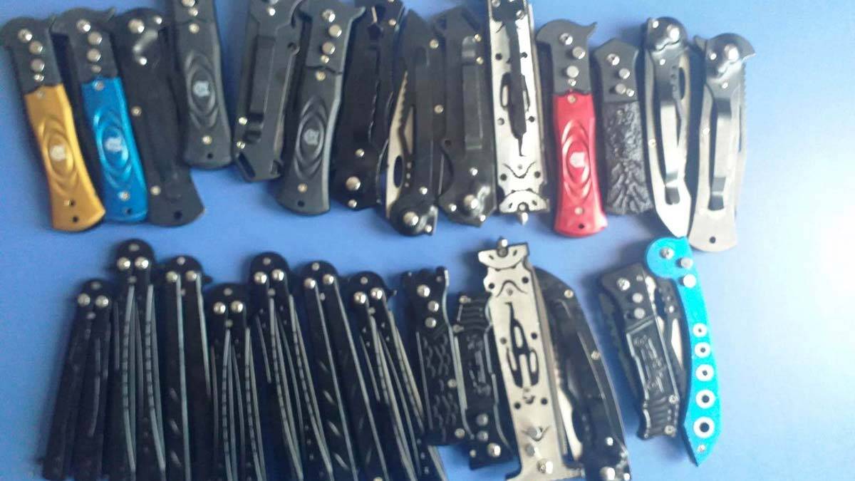 Sustalı bıçak satan seyyar satıcı gözaltına alındı