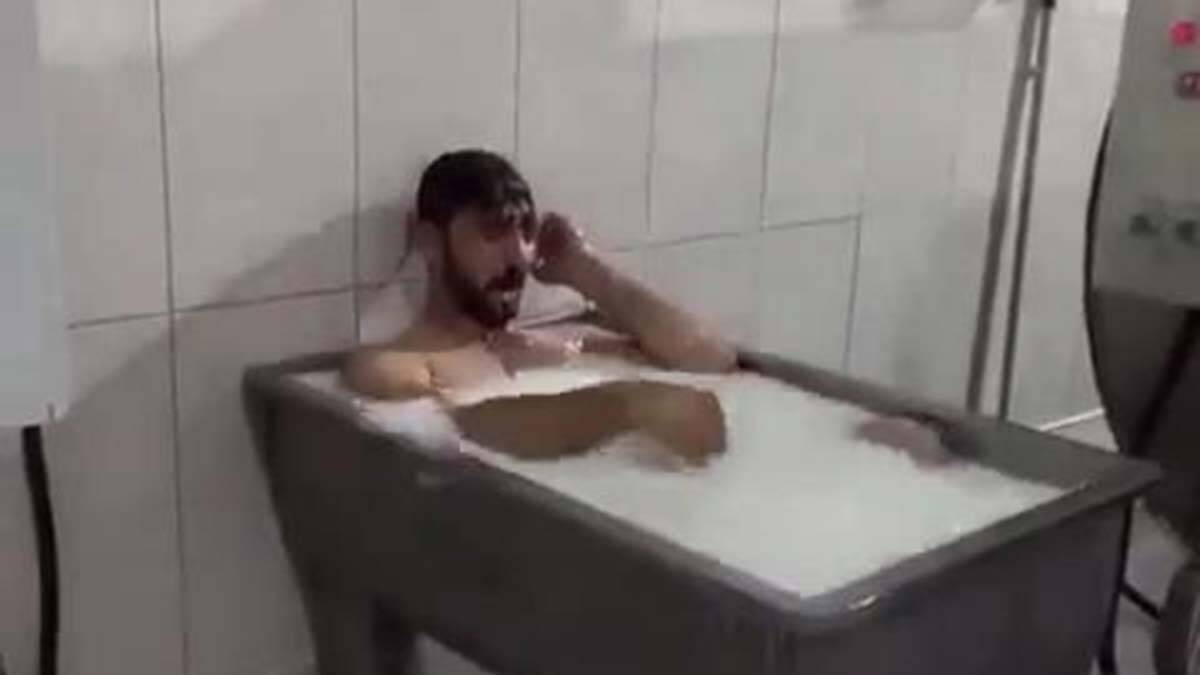 Süt banyosundan beraat etti; dava açmaya hazırlanıyor