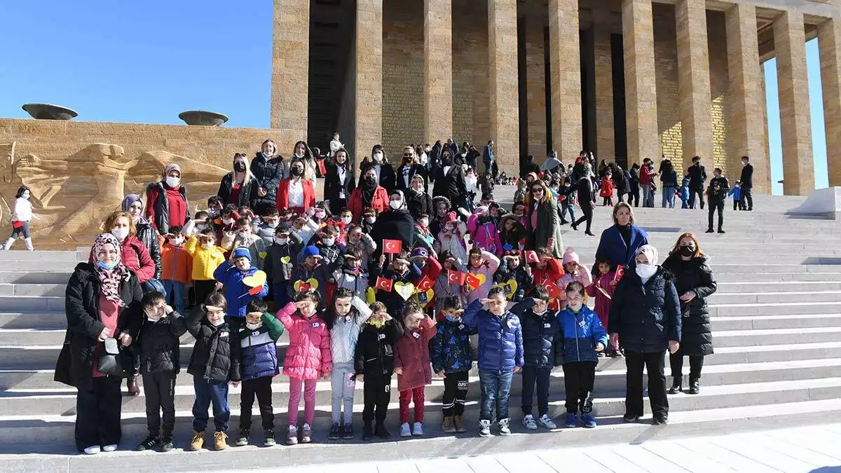 Ankara büyükşehir belediyesinin bugüne kadar hizmete açtığı 4 çocuk gündüz bakımevinde cumhuriyet bayramı nedeniyle çeşitli etkinlikler düzenlendi.