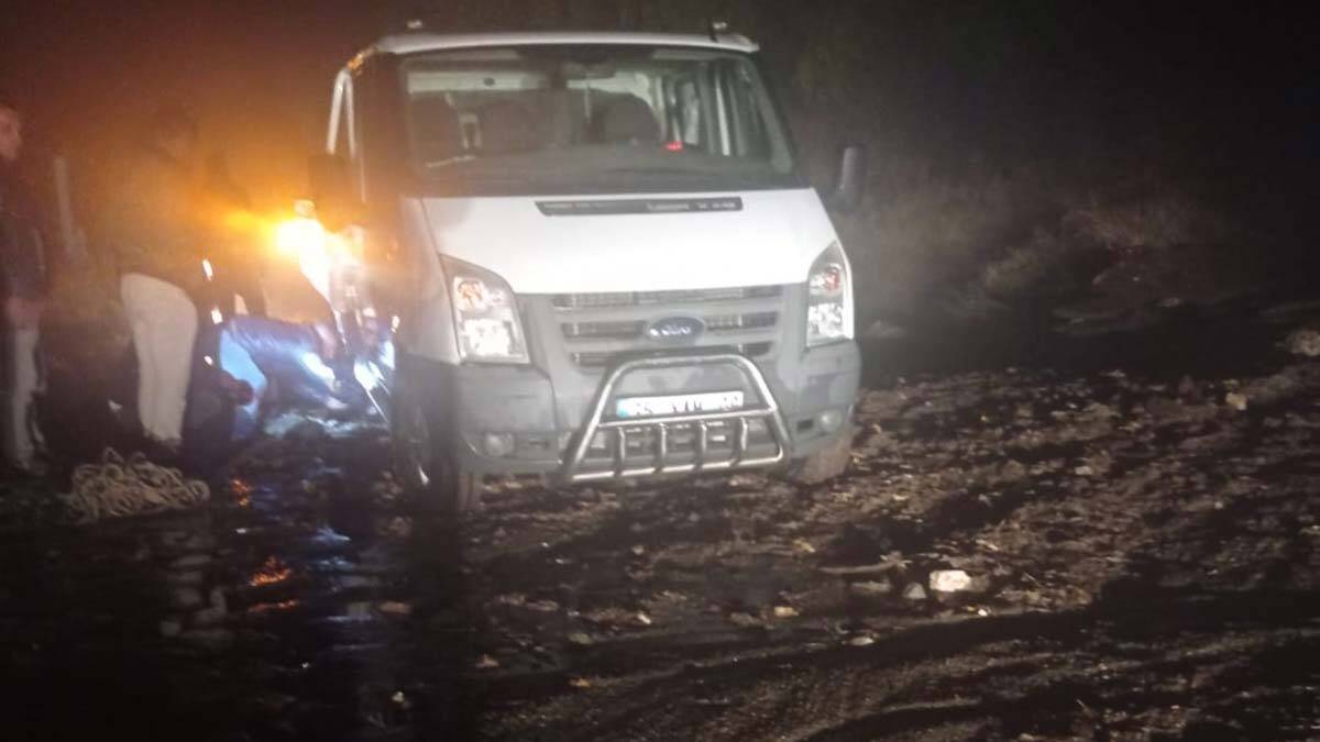 Tire-İncirliova Karayolu'nda heyelan: Ulaşıma kapandı