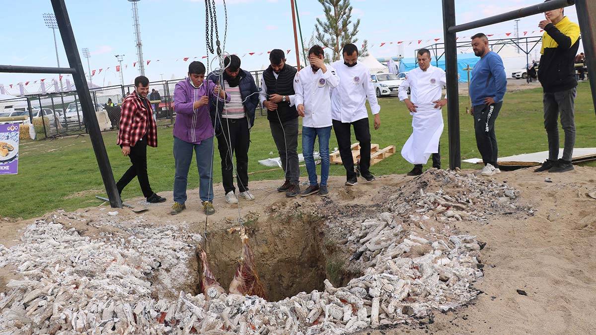 Turizm ve Lezzet Festivali'nde boğa kuyuya düştü