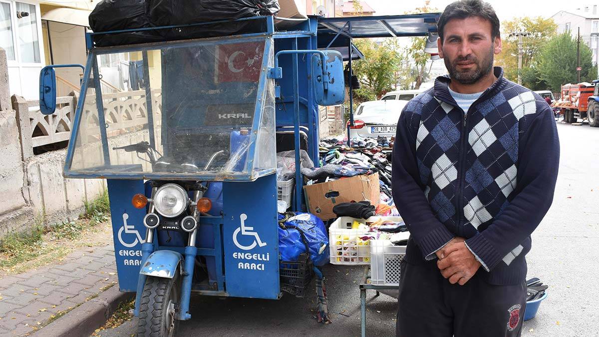 Türkiye halter rekortmeni çorap, ayakkabı satıyor