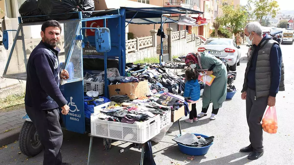 Turkiye halter rekortmeni corap ayakkabi satiyor 2 - yaşam - haberton