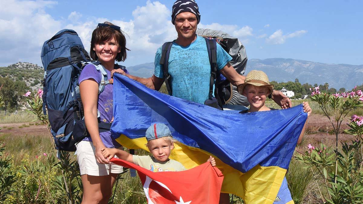 Ukraynalı çift ve oğulları Likya Yolu'nda