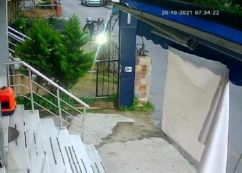 Ümraniye'de motosiklet hırsızlığı güvenlik kamerasında