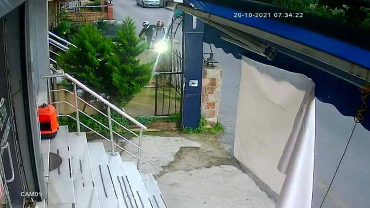 Ümraniye'de motosiklet hırsızlığı güvenlik kamerasında