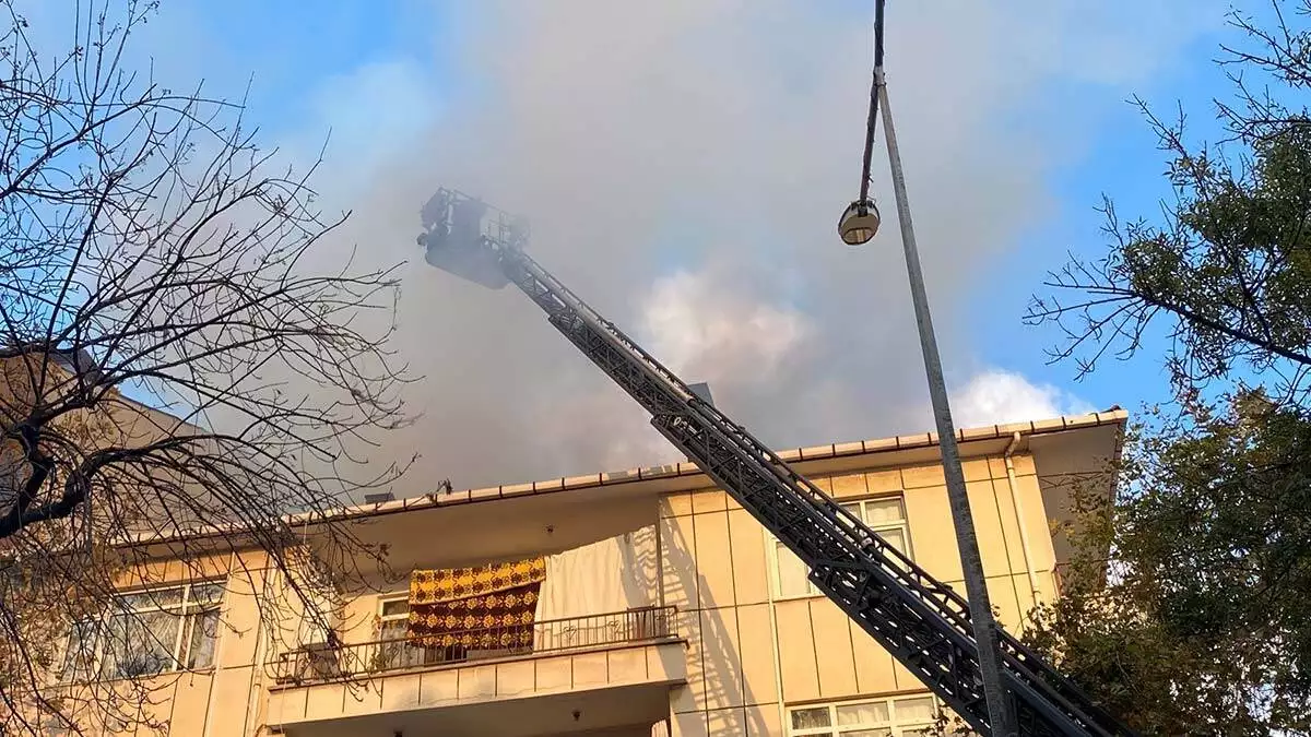 Bina bacası temizlenmediği için sobayı yaktıktan sonra yangın çıkıyor