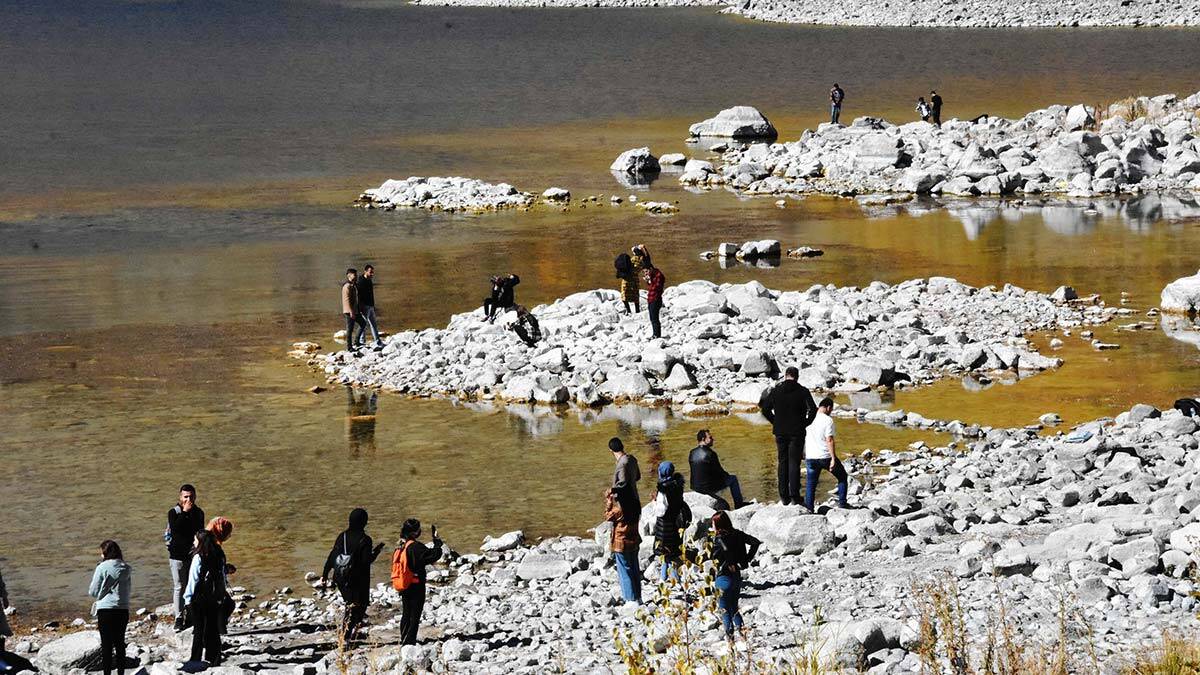 Üniversiteliler Nemrut Krater Gölü'nün ekolojisini inceledi