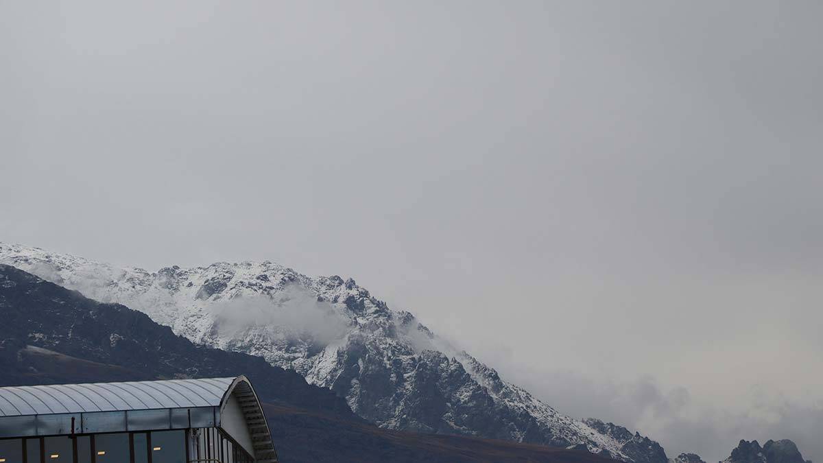 Van'da Erek Dağı'na mevsimin ilk karı yağdı