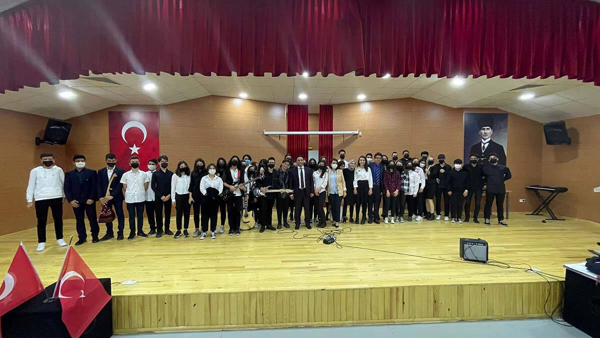 Şehit Zafer Çalışkan Anadolu Lisesi 29 Ekim'i kutladı