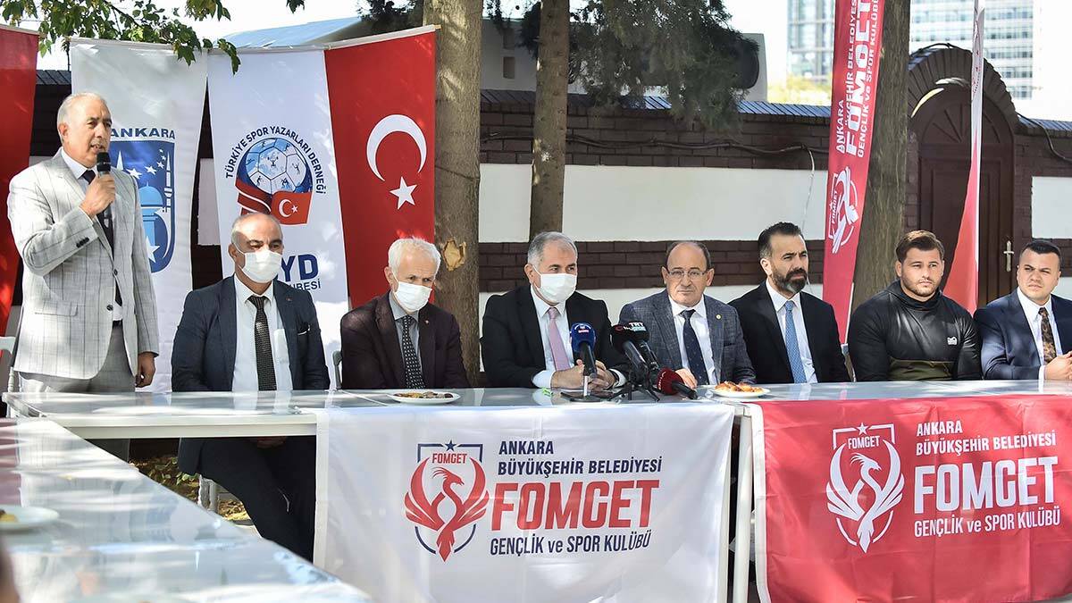 Ankara Büyükşehir Belediyesi FOMGET Kadın Futbol Takımı’nın yeni sezon tanıtımı Türkiye Spor Yazarları Derneği (TSYD) Ankara Şubesi Sosyal Tesisleri’nde yapıldı. 