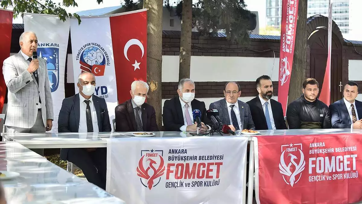 Ankara büyükşehir belediyesi fomget kadın futbol takımı’nın yeni sezon tanıtımı türkiye spor yazarları derneği (tsyd) ankara şubesi sosyal tesisleri’nde yapıldı.